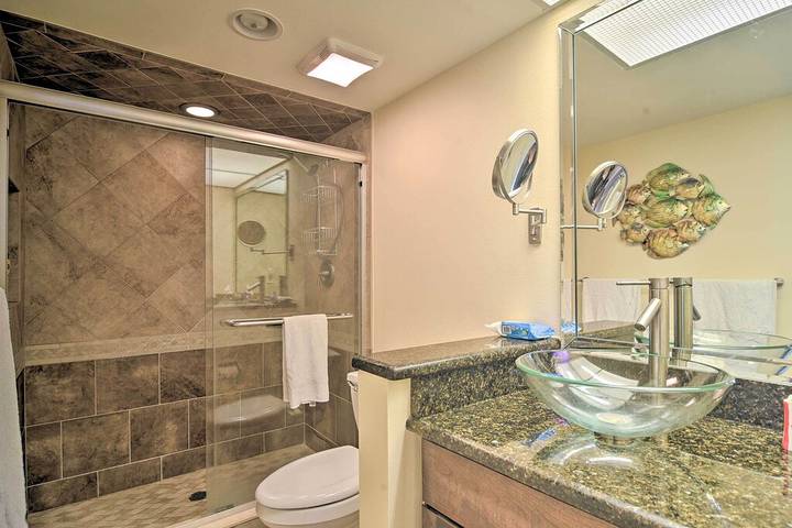 Vacation rental for 4 people, with balcony and yard as well as hot tub in Treasure Island