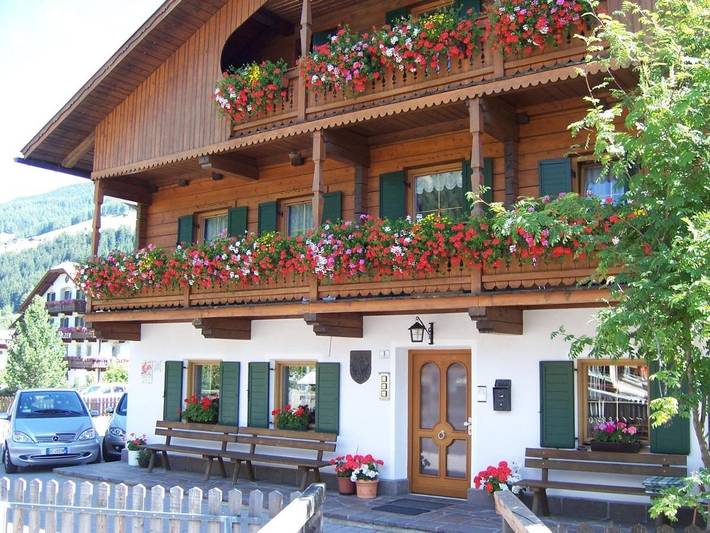 Ferienwohnung für 6 Personen, mit Balkon und Terrasse sowie Garten und Ausblick in Moos (Sexten)