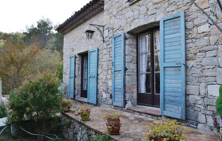Location de vacances pour 6 personnes, avec piscine ainsi que jardin et terrasse à La Roquette-sur-Siagne - 3