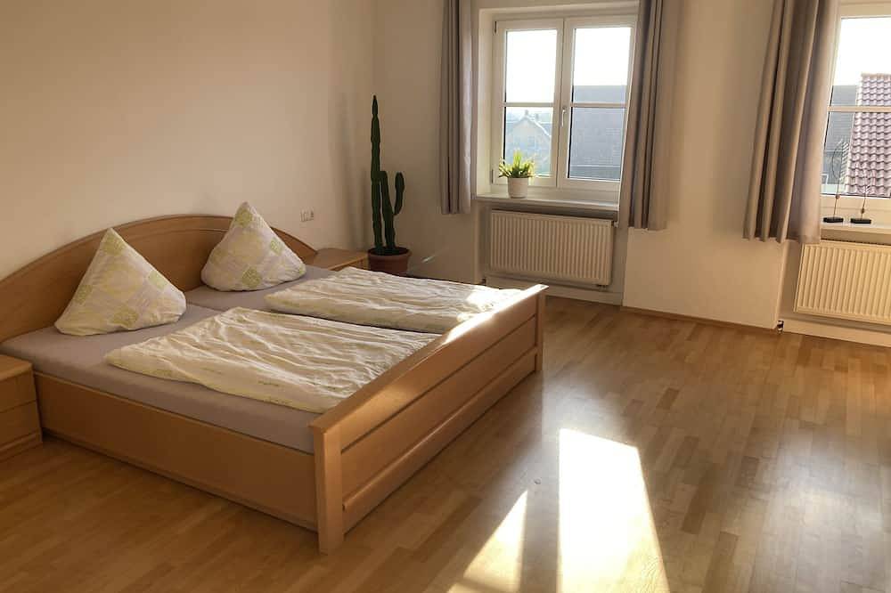 Ganze Wohnung, Renoviertes Feriendomizil (110 m2) mit Badewanne und kostenfreiem Wlan in Hemau, Ostbayern