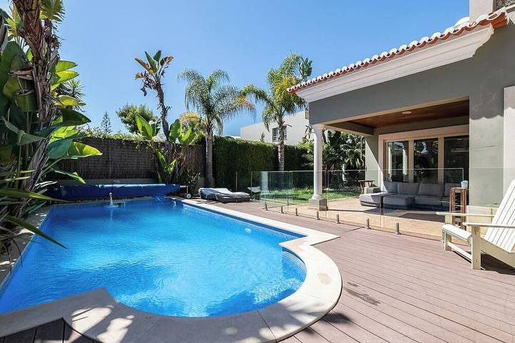 Villa for 2 people, with pool and garden in Faro