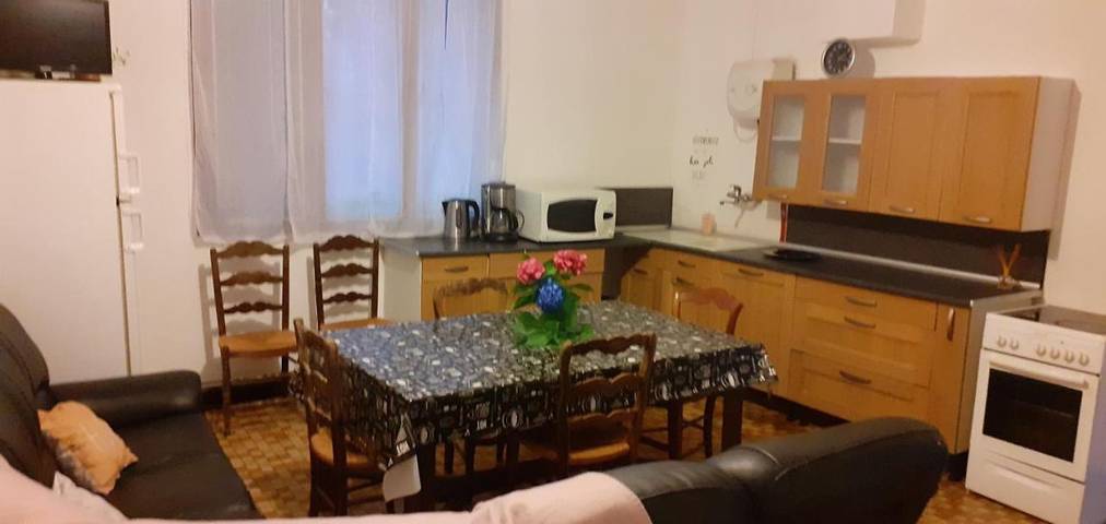 Location de vacances pour 6 personnes, avec Terrasse ainsi que Jardin et Vue dans Sarrouilles