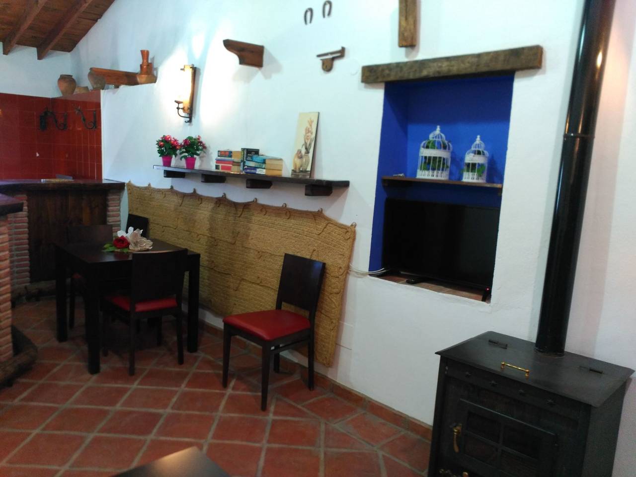 Ganze Ferienwohnung, Gemütliche Wohnung mit Pool und Kamin, in der Nähe von Alcaucín in Alcaucín, Málaga Provinz