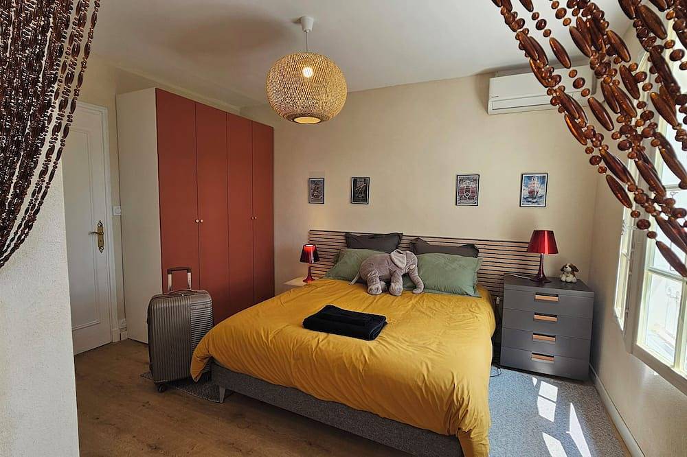Vaison city center Villa Calou with swimming pool in 4000m2 park, magnificent view in Vaison-la-Romaine, Parc naturel régional du Mont-Ventoux
