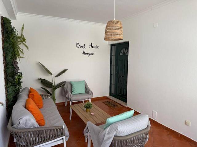Casa de férias para 8 pessoas, com Varanda e Terraço e ainda Jardim and Vista em Almograve