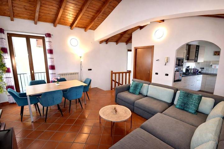 Villa für 7 Personen, mit Balkon und Whirlpool sowie Terrasse und Garten in Comune di Luino - 2