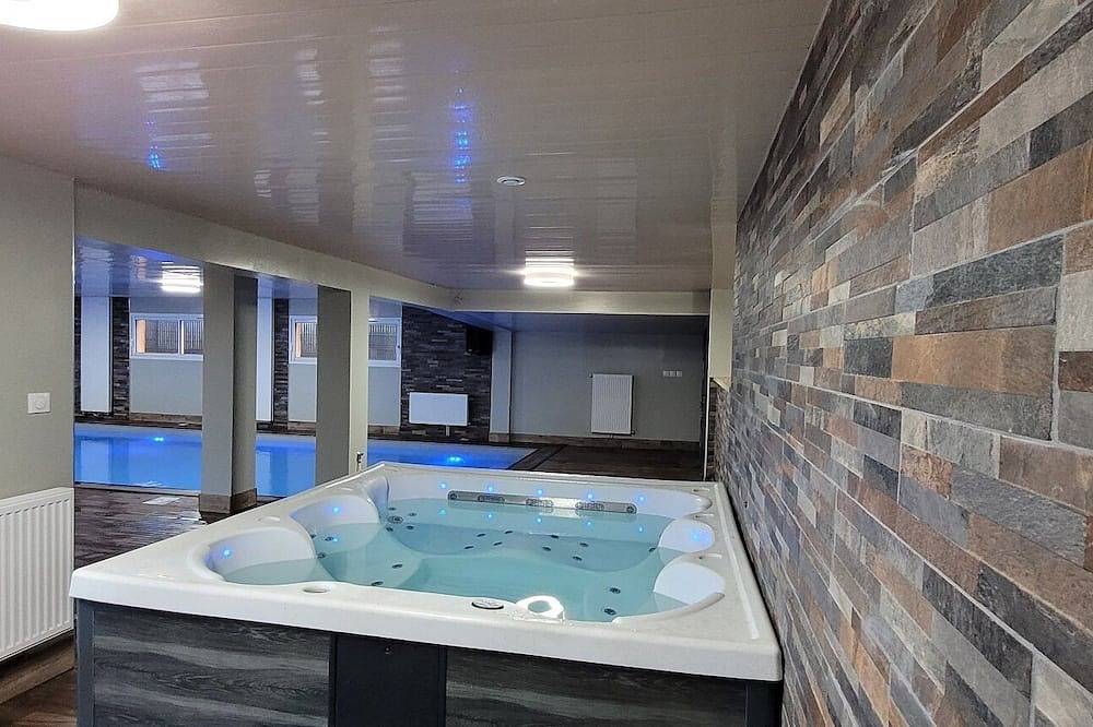 Gîte \"Les Deux Eaux\" - 230m2 - Piscine Intérieure de 12m, Spa, Sauna, Hammam in Sauchay, Région de Dieppe