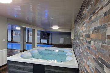 Gîte pour 6 personnes, avec jacuzzi et sauna ainsi que jardin et terrasse à Sauchay