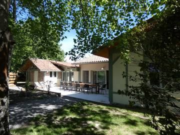 Gîte pour 15 personnes, avec jardin dans les Landes