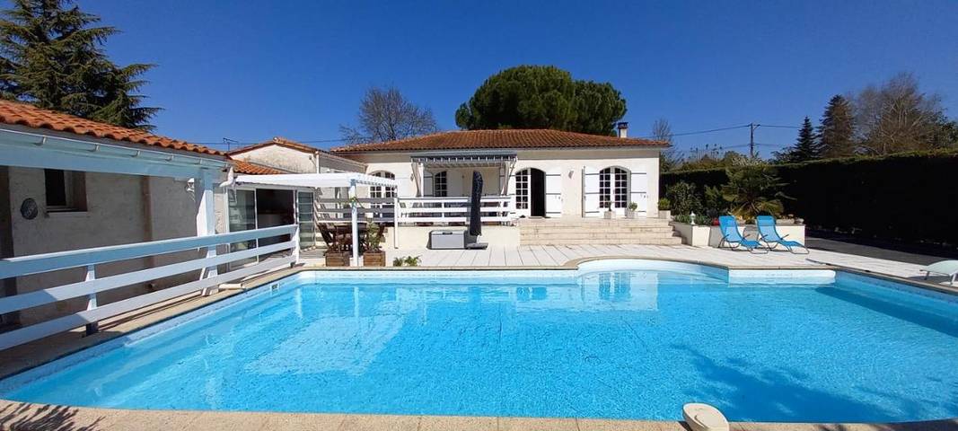Maison d’hôte pour 2 personnes, avec jardin ainsi que piscine et vue, animaux acceptés