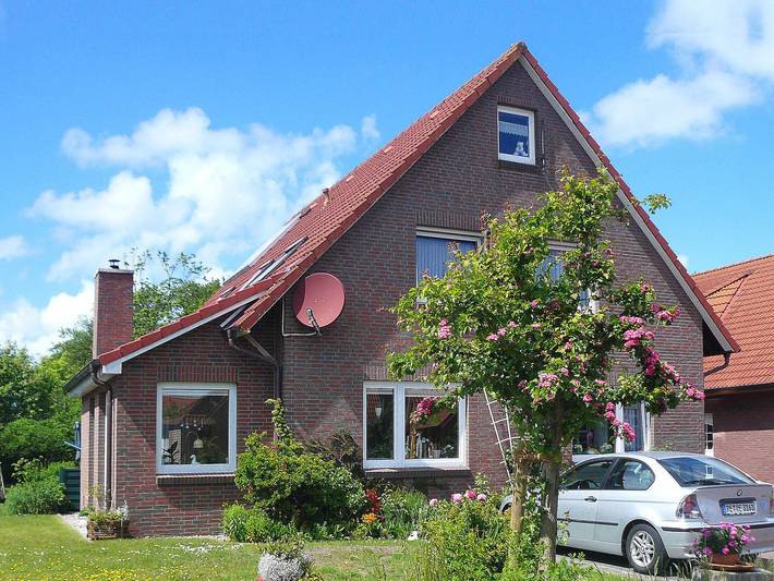 Ferienwohnung für 4 Personen, mit Balkon und Terrasse sowie Garten und Sauna in Neuharlingersiel