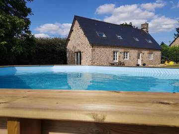 Gîte pour 8 personnes, avec piscine ainsi que vue et jardin à Chaulieu