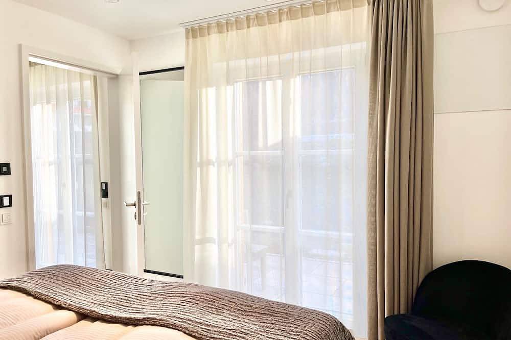 Entire apartment, Bergliebe am Tegernsee: central, for 2, upscale, south-facing terrace, sauna, underground parking, near the lake in Rottach-Egern, Bavarian Alps