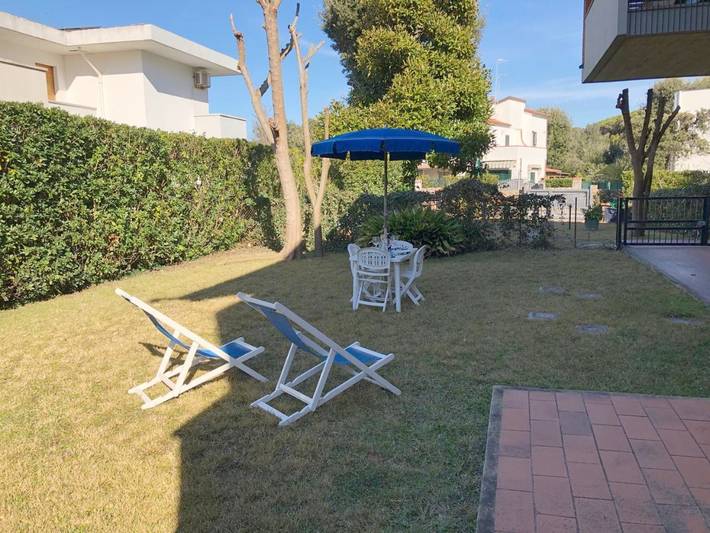 Appartamento per 4 persone, con Giardino e Panorama a Tirrenia