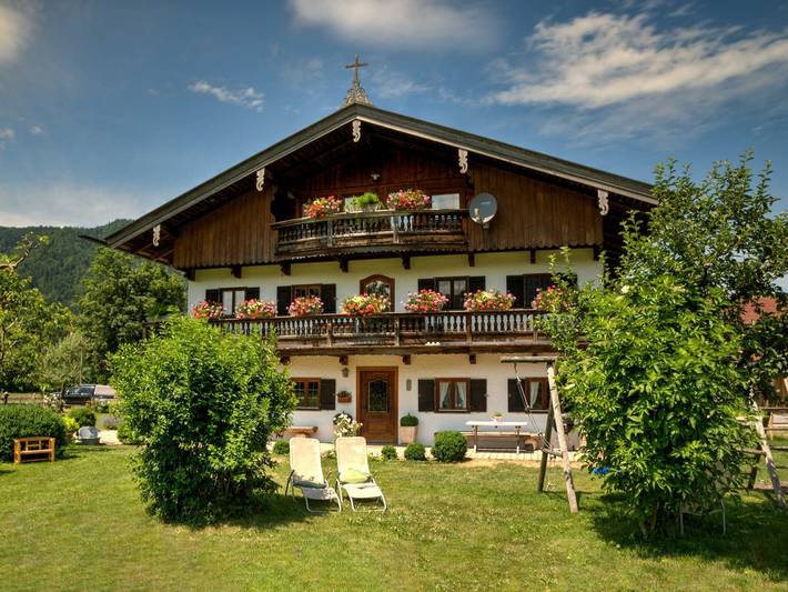 Ferienhaus für 6 Personen, mit Balkon und Terrasse sowie Garten und Ausblick in Kreuth