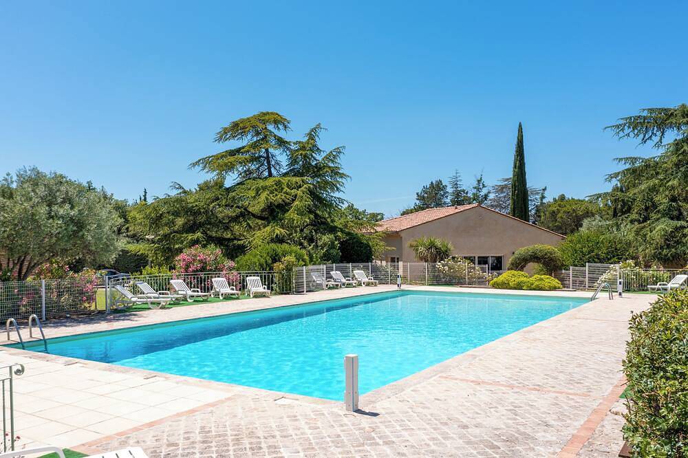 Ganze Wohnung, Small T2 cottage in provencal style in La Roque-sur-Pernes, Vaucluse