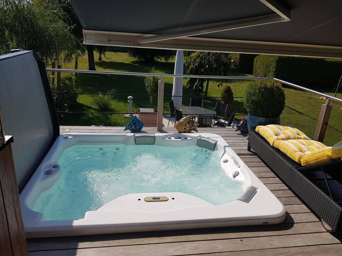 One-Bedroom House in Gletterens, Lake Neuchâtel