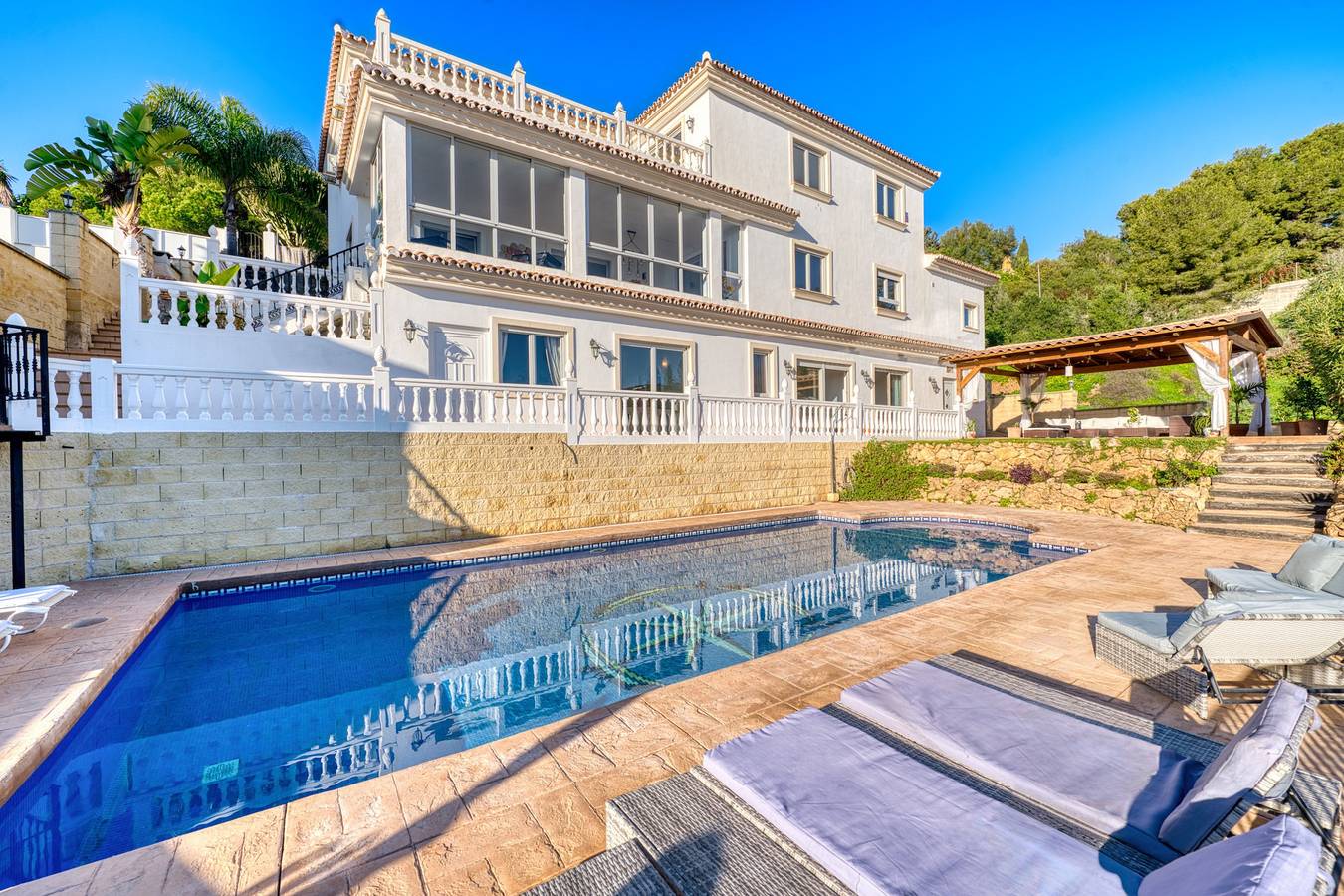 3077 Luxury Villa with Pool and Views in Elviria, in Marbella Oost, Marbella