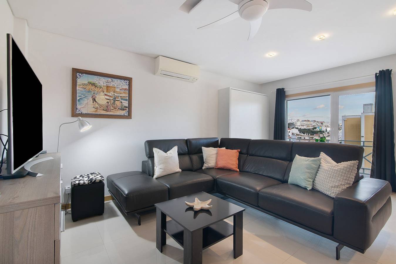 Entire apartment, Apartment in the Old Town with Shared Pool, Garden & Wi-Fi in Albufeira, Faro District