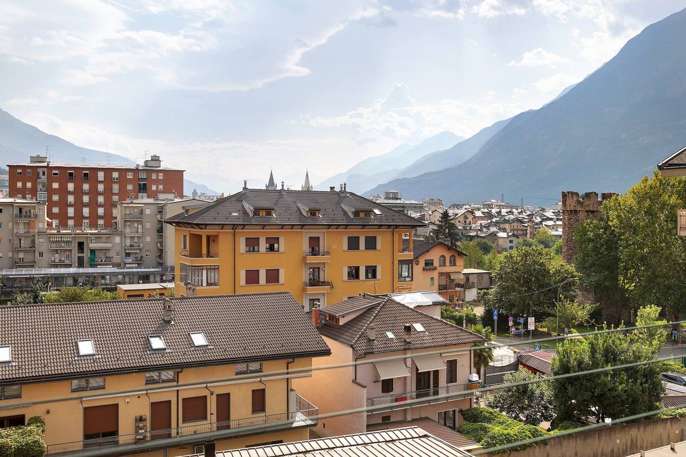 Appartamento intero, Appartamento 'La Dimora Abg' con vista montagna e balcone in Aosta, Alpi Pennine