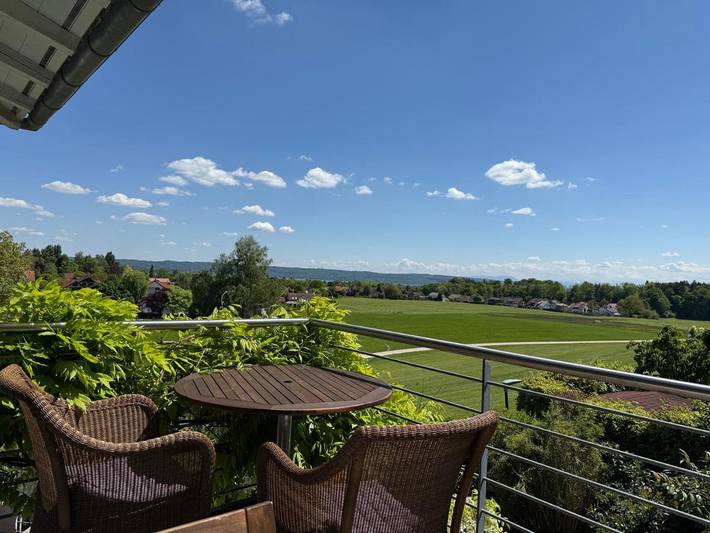 Ferienwohnung für 2 Personen, mit Balkon und Seeblick sowie Ausblick in Utting