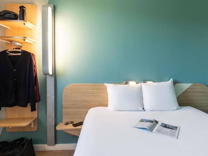 Hôtel pour 3 personnes, avec Terrasse à Montigny-le-Bretonneux
