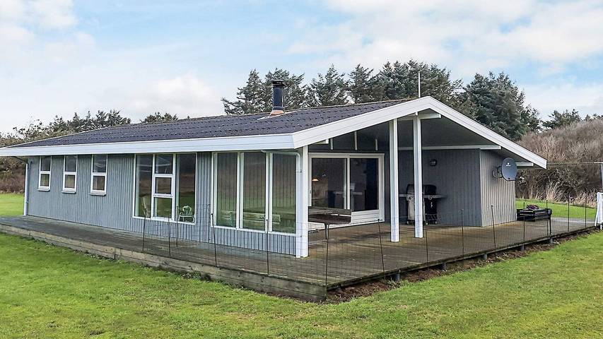 Ferieudlejning for 11 personer, med have, husdyr tilladt i Løkken