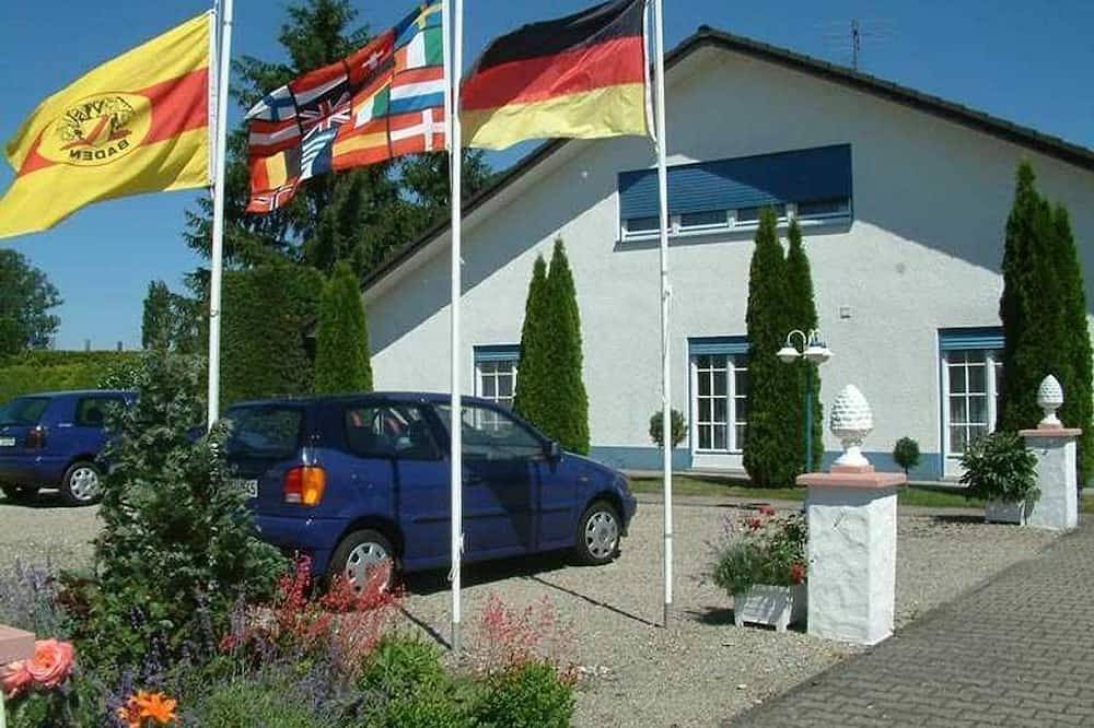 Doppelzimmer mit Dusche und Wc - Gästezimmer in Kippenheim R.Müller in Kippenheim, Mittlerer Schwarzwald