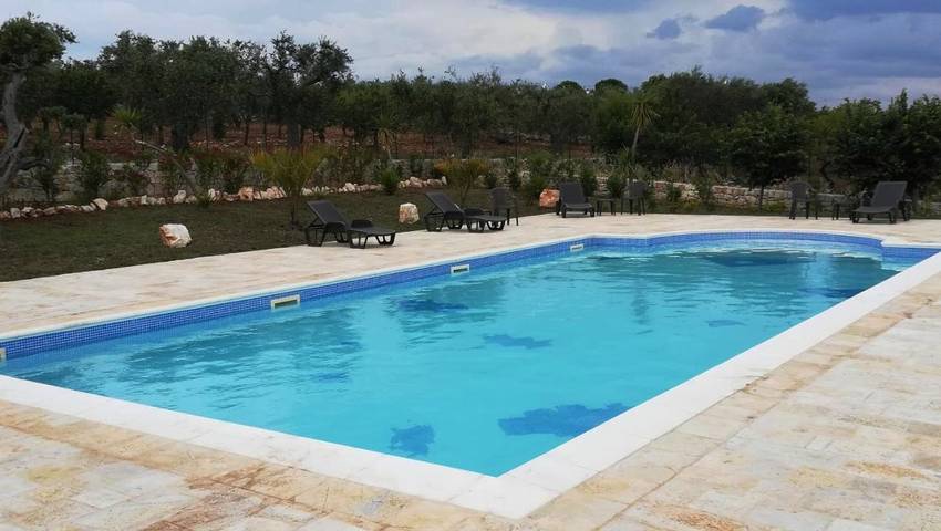 Apartahotel para 3 personas, con vistas además de jardín y piscina, Se admiten mascotas en Apulia
