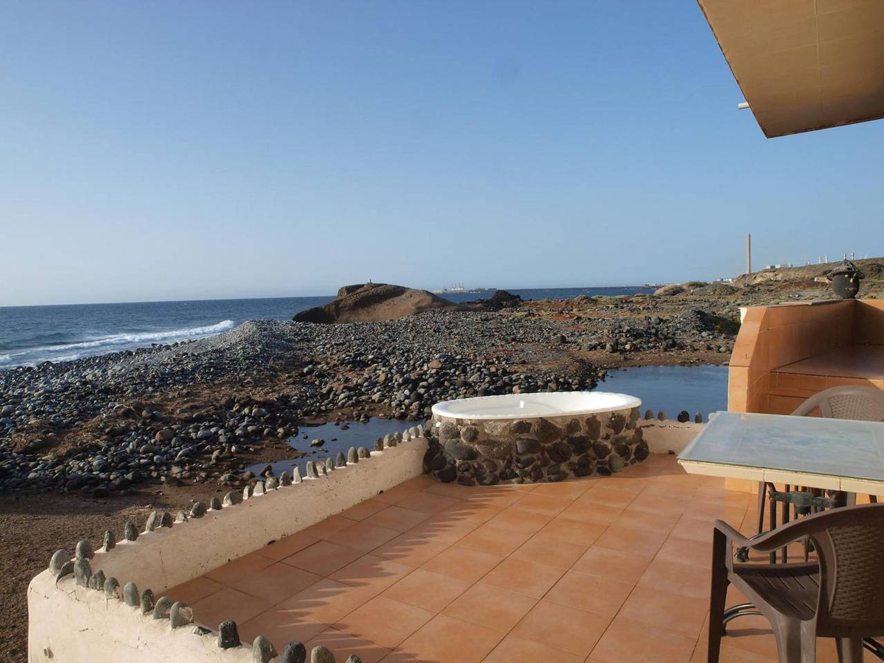 Ferienhaus 'Sunrise Direkt am Meer' mit Meerblick, Privater Terrasse und Wlan in Las Maretas, Arico