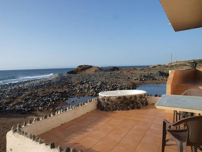 Vacation Home 'Sunrise Directly by the Sea' with Sea View, Private Terrace and Wi-Fi in Playa del Río (Granadilla de Abona), Arico