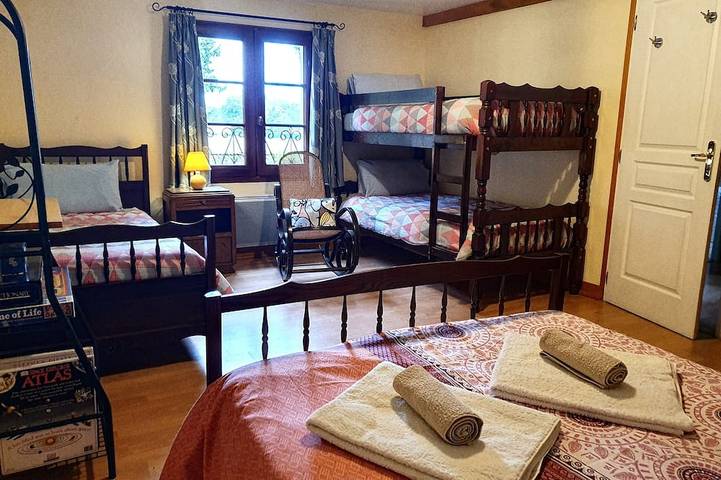 Gîte pour 9 personnes, avec piscine ainsi que jacuzzi et jardin à Chef-Boutonne - 4