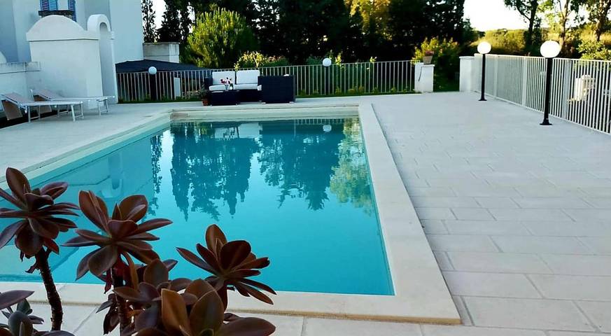Casa vacanza per 15 persone, con giardino e piscina nonché terrazza a Spongano