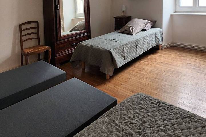 Location de vacances pour 12 personnes, avec jardin à Ruffec - 2