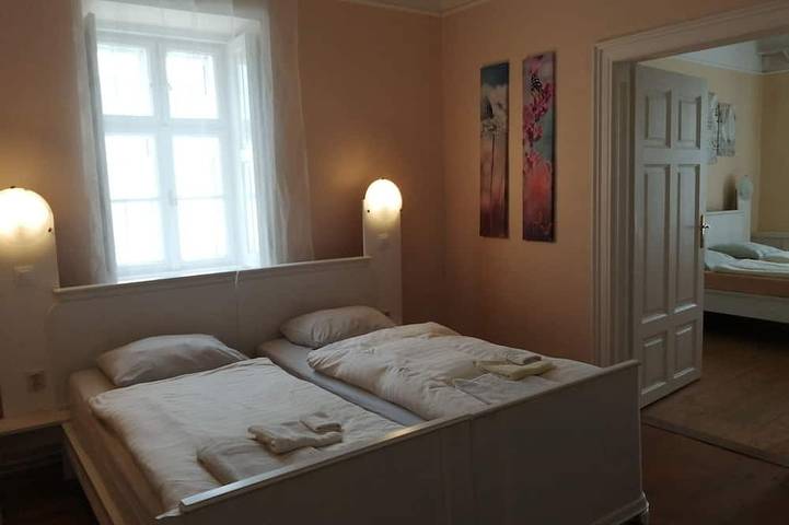 Green Valley Estate 10-Meter-Pool, 16 Personen, 6 Schlafzimmer in Porva, Zirci kistérség