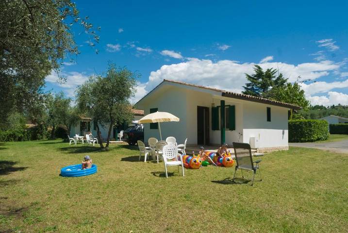 Camping für 4 Personen, mit Garten und Pool sowie Whirlpool in Bardolino - 2