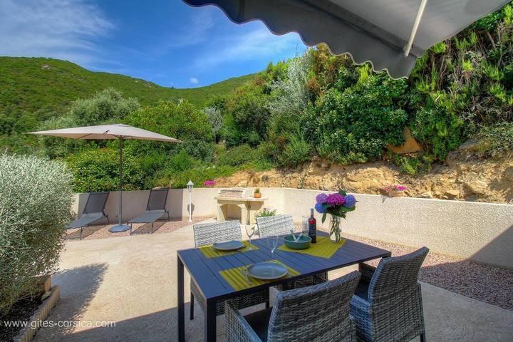 Gîte pour 2 personnes, avec Terrasse ainsi que Jardin et Vue