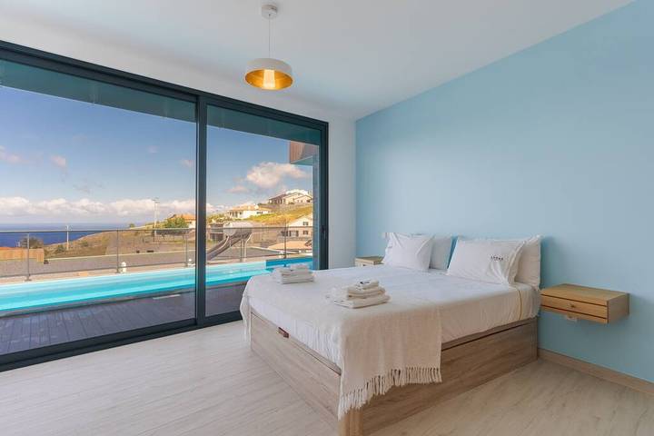 Location de vacances pour 4 personnes, avec jardin et piscine, adapté aux familles dans Estreito da Calheta - 4