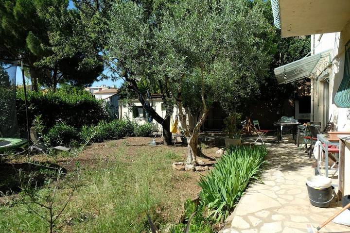Location de vacances pour 6 personnes, avec Balcon et Terrasse ainsi que Jardin et Piscine dans Office de Tourisme de Frontignan Centre Ville - 2