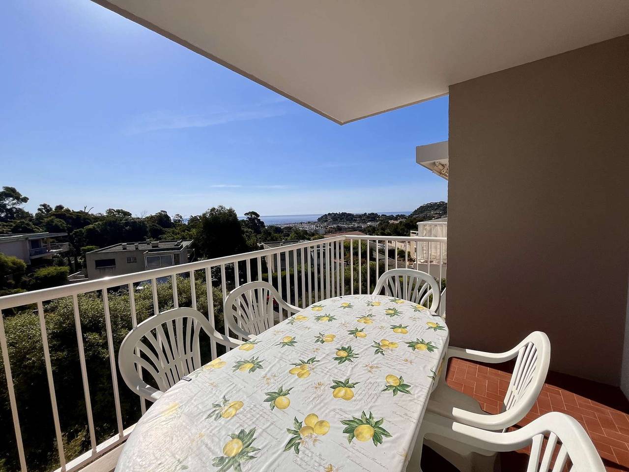 Entire apartment, 4-room apartment, 6 beds, air-conditioned in Cavalaire in Cavalaire-sur-Mer, Mediterranean Coast (France)