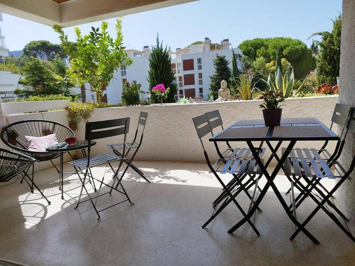 Gîte pour 6 personnes, avec terrasse et vue, adapté aux familles dans Casino De Cassis - 2