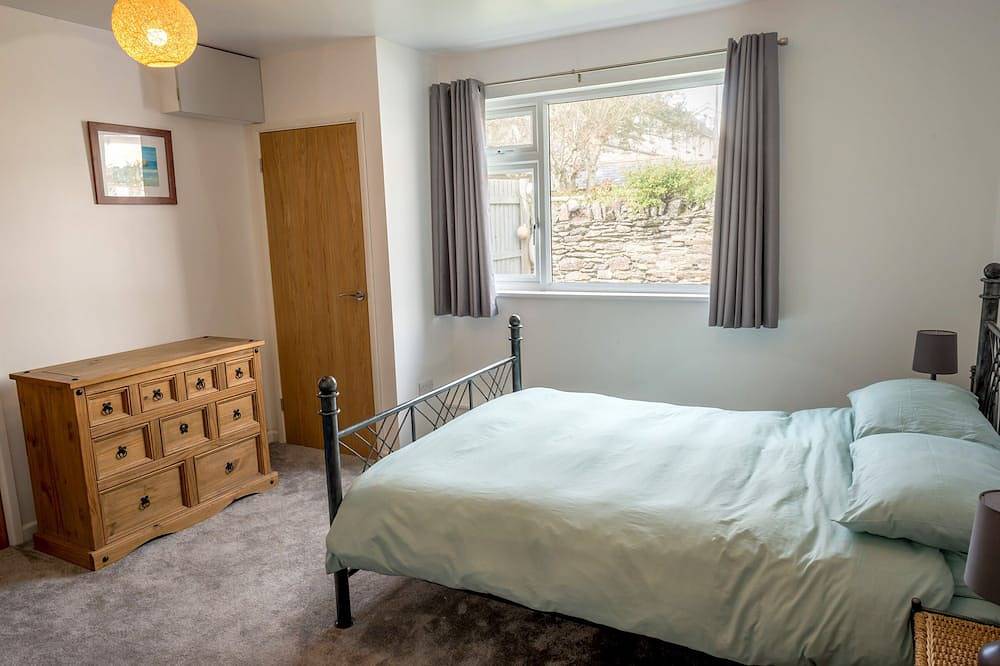 Beach Breaks. Lovely holiday home, just a short stroll to the village and beach. in Woolacombe, Devon