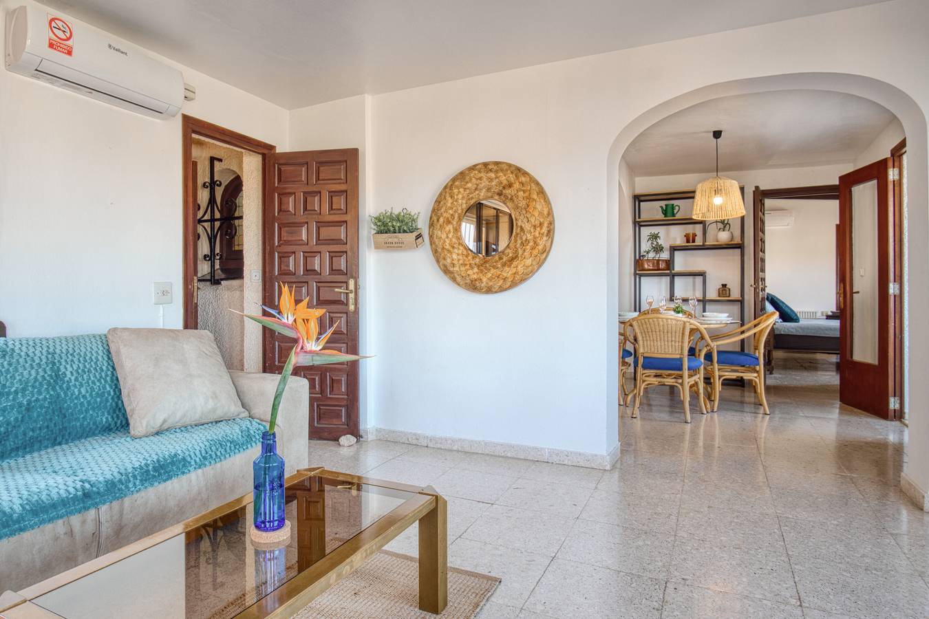 Apartamento entero, Apartamento Vacacional "Charissa" con Vistas al Mar, Piscina Compartida y Wi-Fi in Maryvilla, Costa Blanca