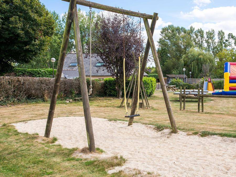Camping Domaine Les Peupliers - Tienda 5 personas - Simplemente (ajustado) in Tinténiac, Región de Saint-Malo