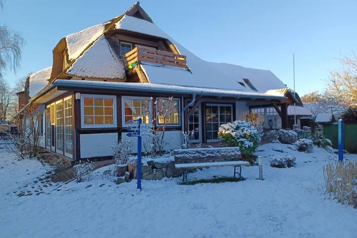 Cottage für 4 Personen, mit Garten und Balkon in Wustrow