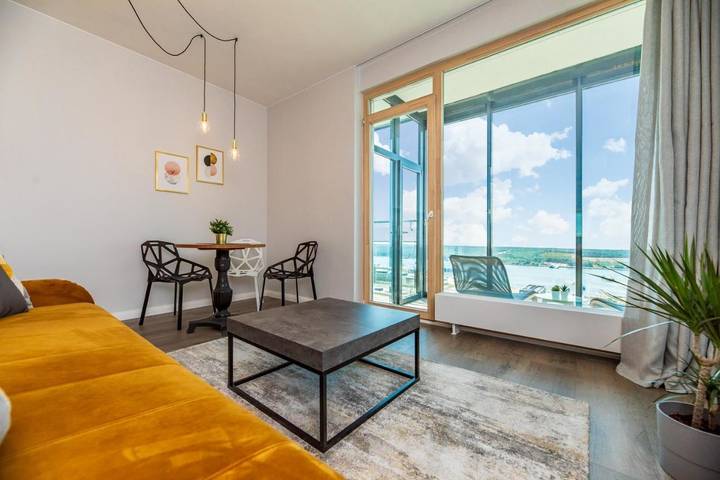 Apartament wakacyjny dla 4 osób, z widok na jezioro i widok oraz balkon w Kłajpeda