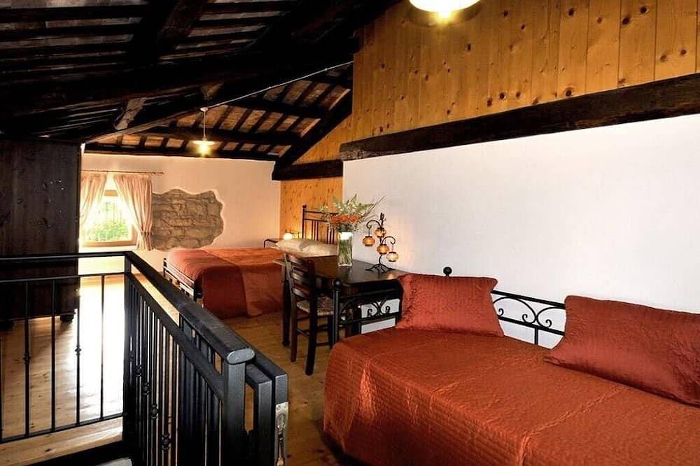 Casa de los abuelos en las colinas del patrimonio de la Unesco, cerca de los lagos de Revine. in Tarzo, Carnic Prealps