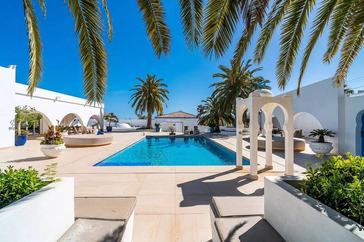 Chalet para 10 personas, con jardín y terraza además de piscina y jacuzzi en Torremolinos