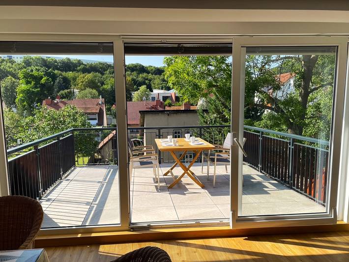 Ganze Ferienwohnung, Villa Buchholz - Fewo mit Wohnraum mit integr. Küche, 2 Schlafz., Bad mit Badewanne und extra Wc, 2. Etage, Dachterrasse, 100 m² in Arnstadt (Thüringen), Arnstadt