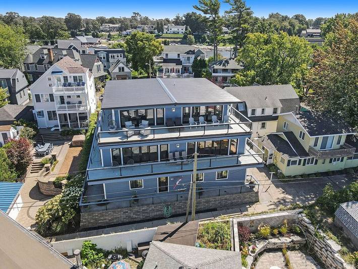 Vacation rental for 12 people, with balcony in South Haven